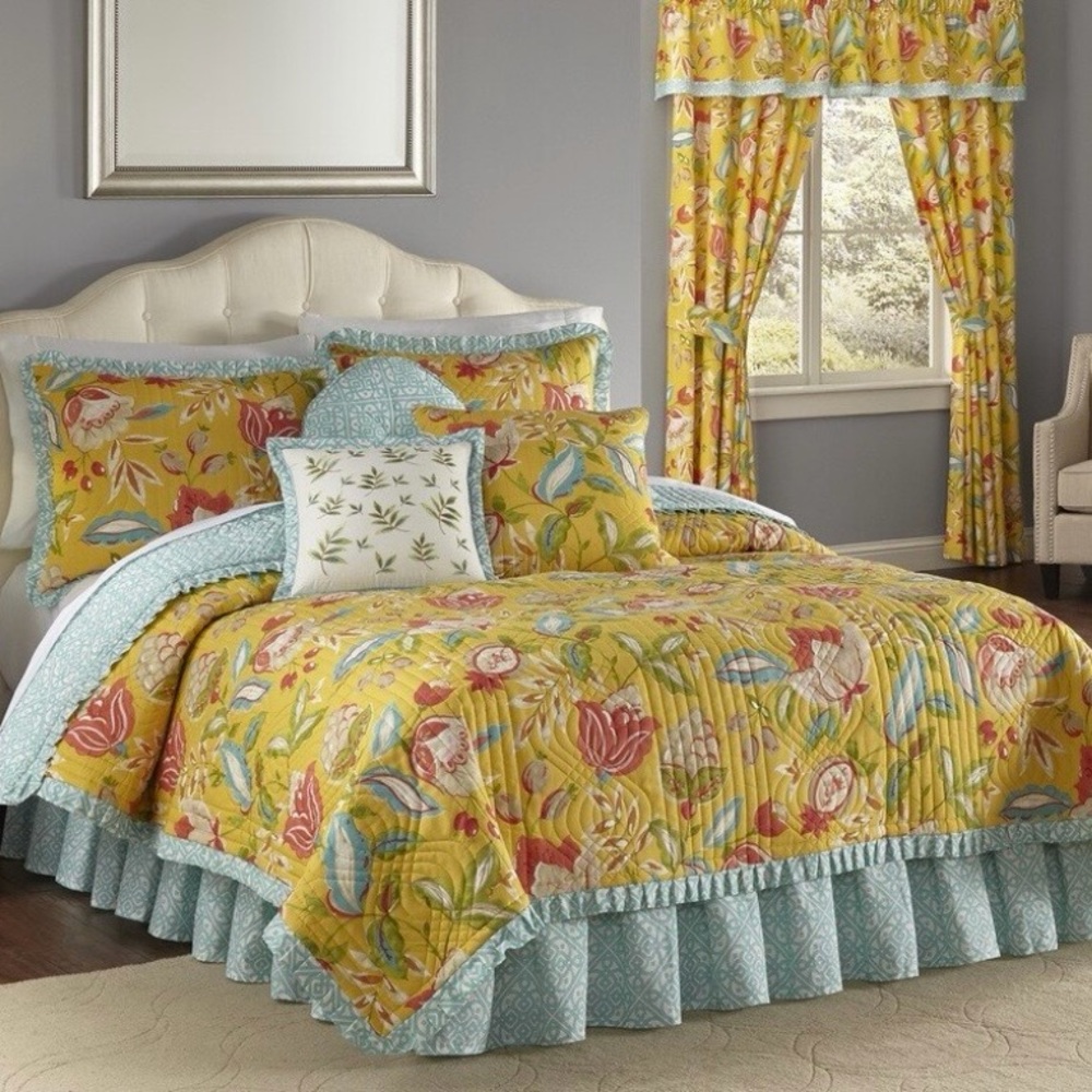 Waverly 4 Piece Full/Queen Quilt Set in Modern Poetic-Sunshine. Brand New!